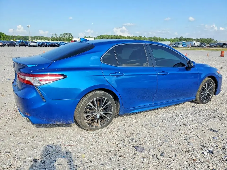 2020 TOYOTA CAMRY SE  
