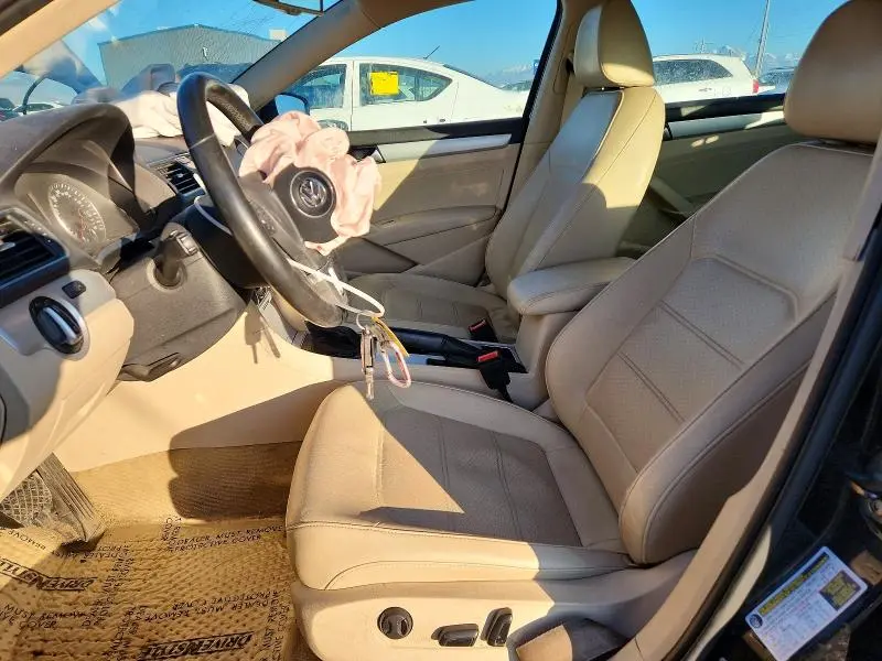2013 VOLKSWAGEN PASSAT SE  