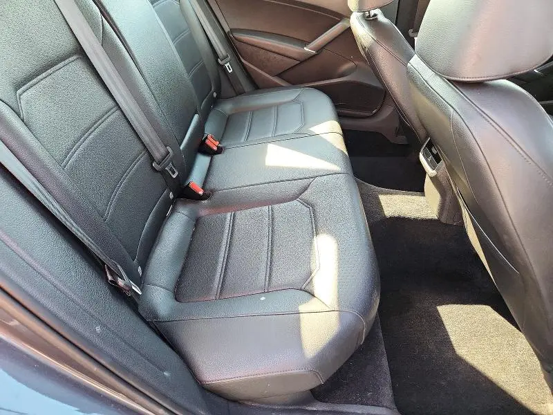 2016 VOLKSWAGEN PASSAT SE  