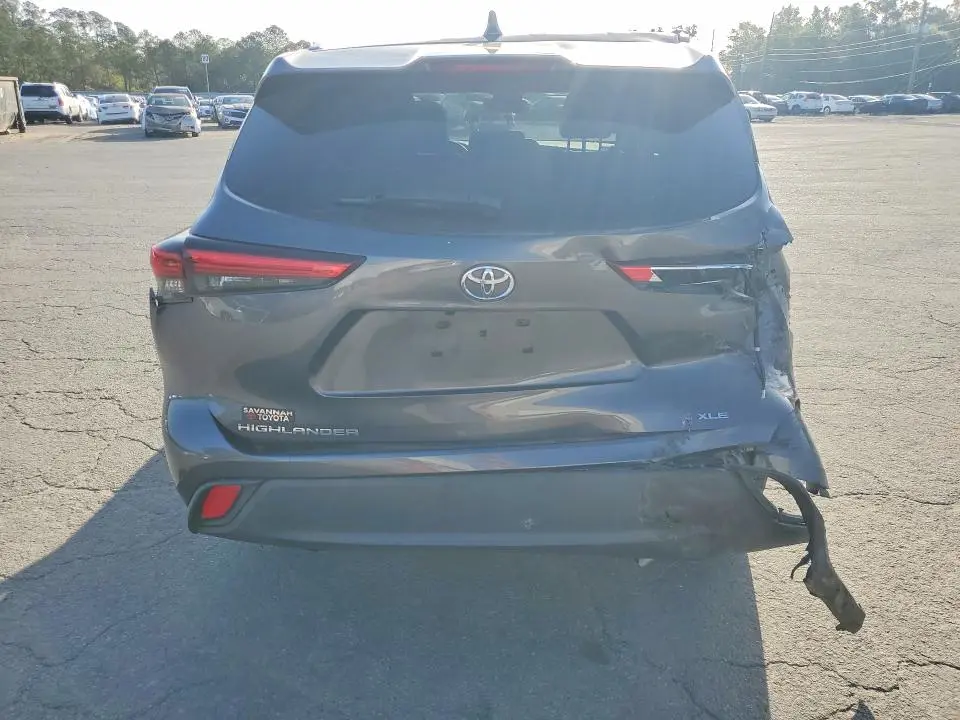 2021 TOYOTA HIGHLANDER XLE  