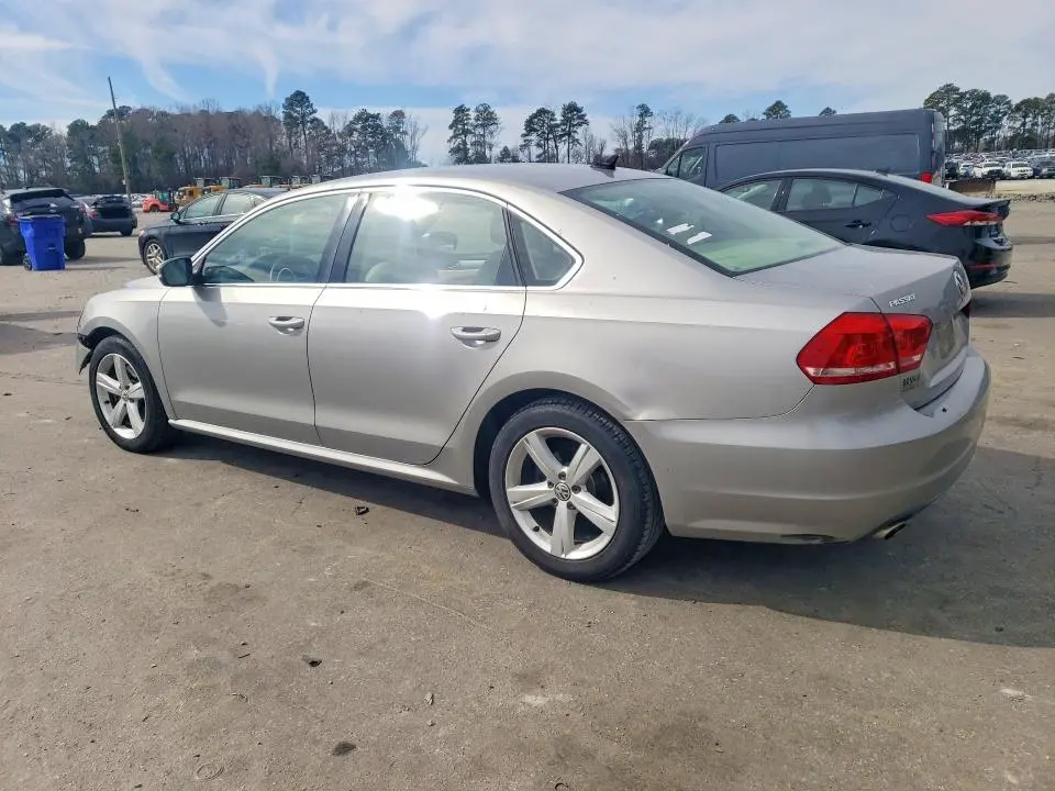 2013 VOLKSWAGEN PASSAT SE  