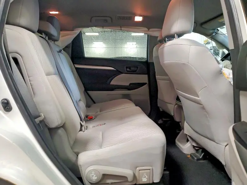 2016 TOYOTA HIGHLANDER LE  