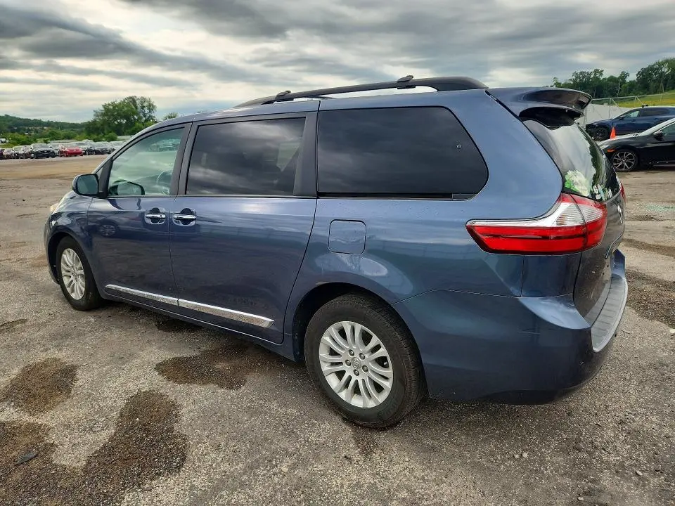 2017 TOYOTA SIENNA XLE PREMIUM 8-PASSENGER  