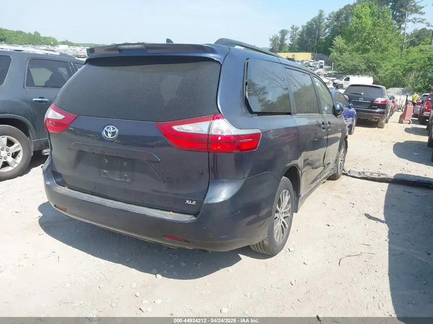 2019 TOYOTA SIENNA XLE 8 PASSENGER