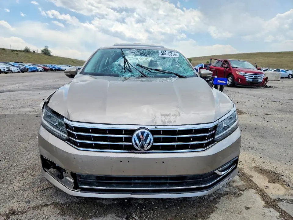2016 VOLKSWAGEN PASSAT SE  