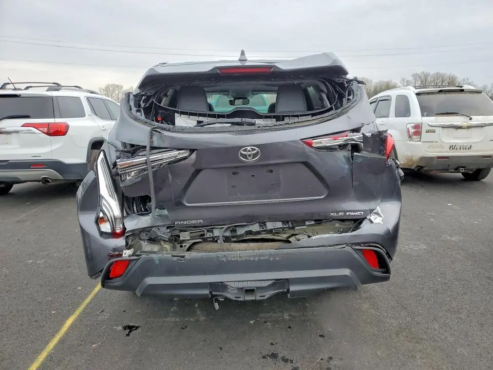 2022 TOYOTA HIGHLANDER XLE  