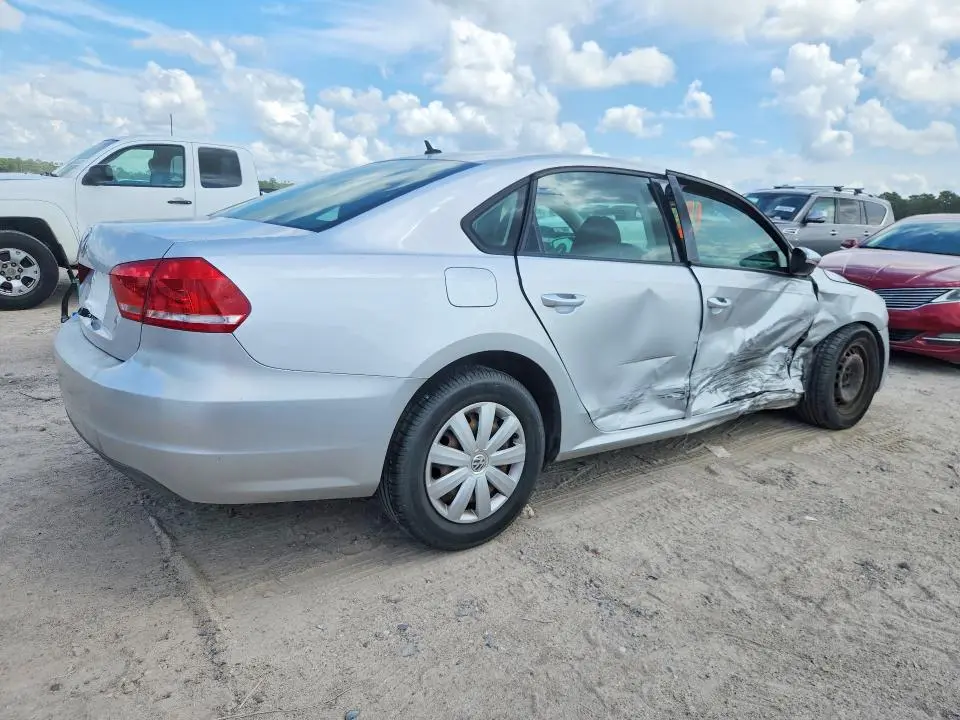 2012 VOLKSWAGEN PASSAT S  
