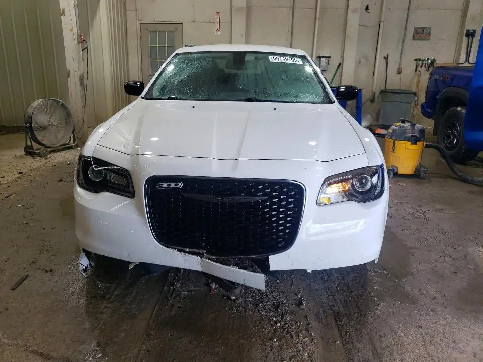 2022 CHRYSLER 300 TOURING  