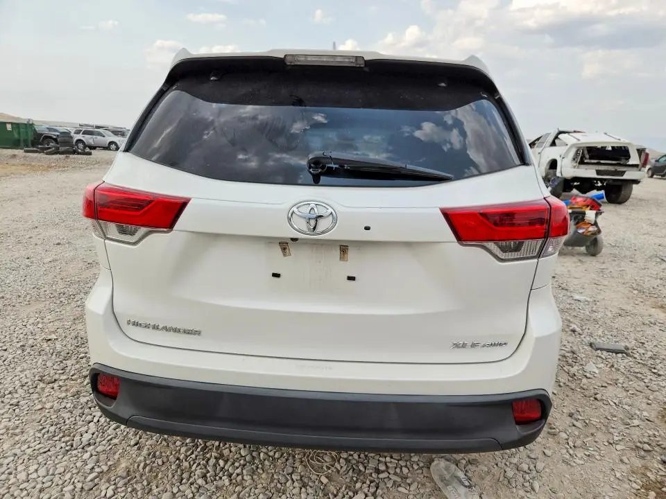 2019 TOYOTA HIGHLANDER XLE  