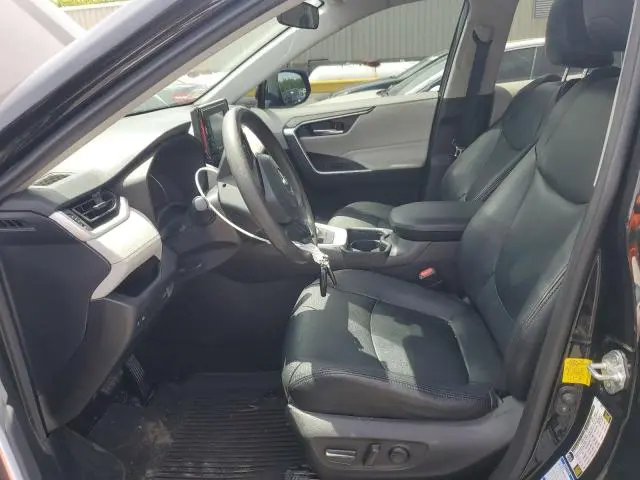 2021 TOYOTA RAV4 XLE