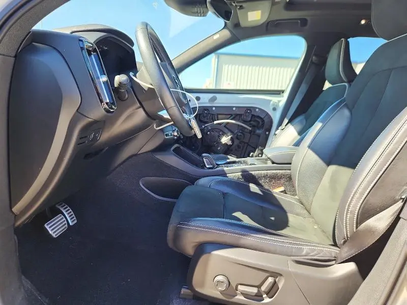 2021 VOLVO XC40 T5 R-DESIGN  
