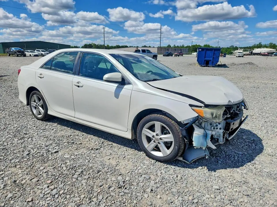 2014 TOYOTA CAMRY SE  