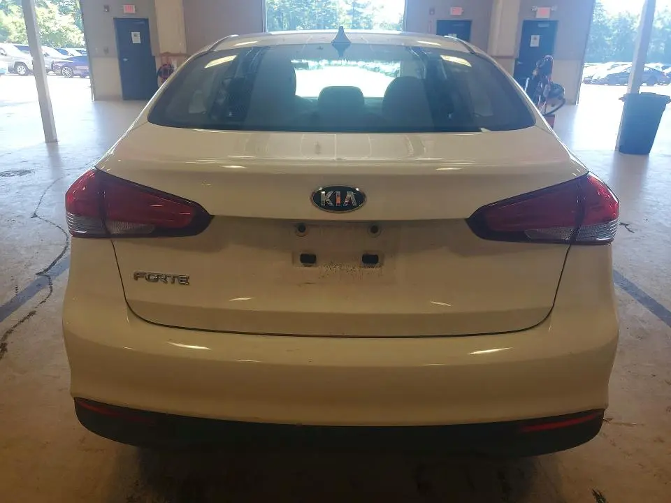 2017 KIA FORTE LX  