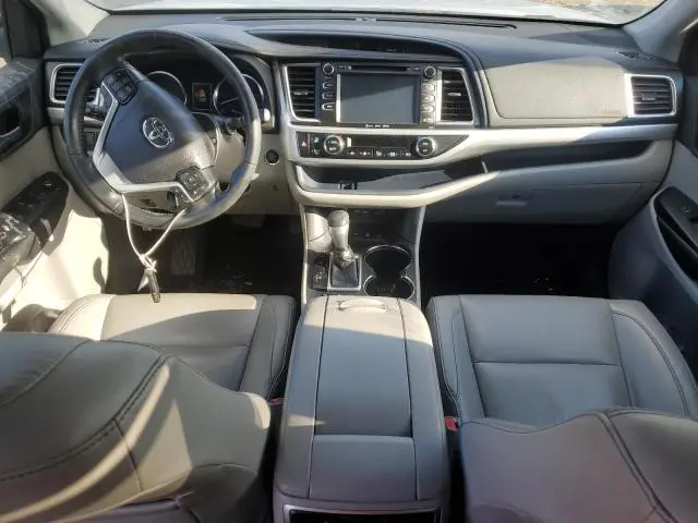 2019 TOYOTA HIGHLANDER SE  