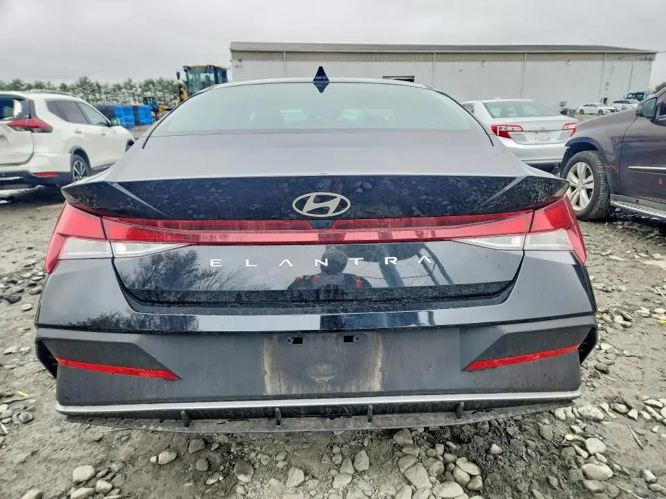 2025 HYUNDAI ELANTRA SE  