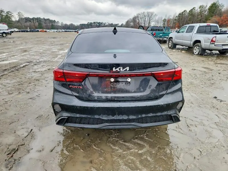 2023 KIA FORTE LX  