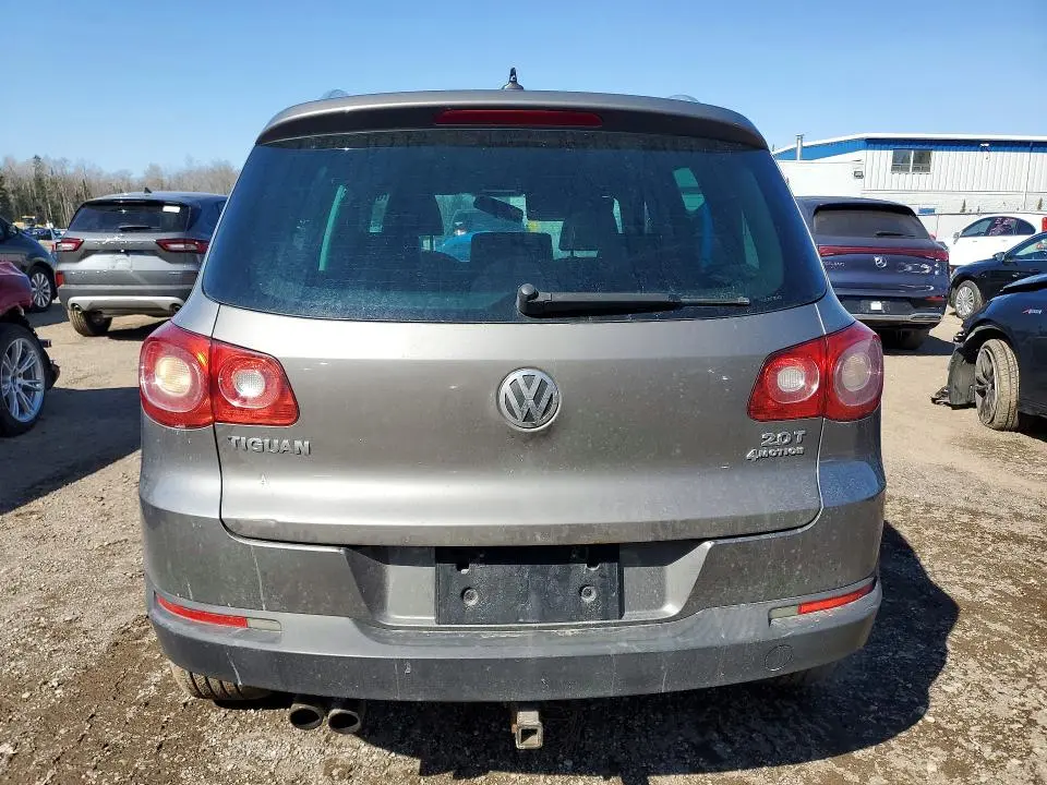 2011 VOLKSWAGEN TIGUAN S  