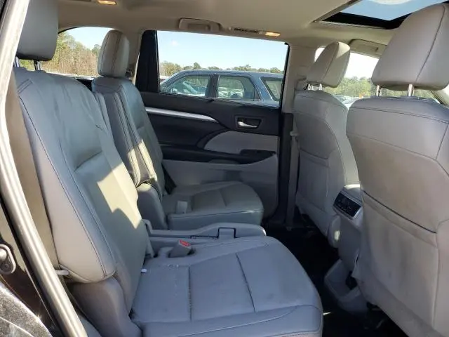 2019 TOYOTA HIGHLANDER SE  