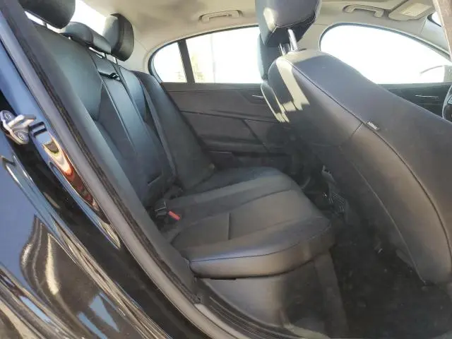 2017 JAGUAR XE PREMIUM  