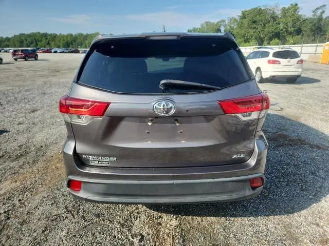 2018 TOYOTA HIGHLANDER SE  