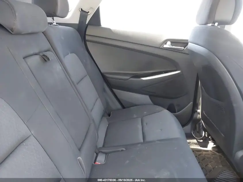 2017 HYUNDAI TUCSON SE