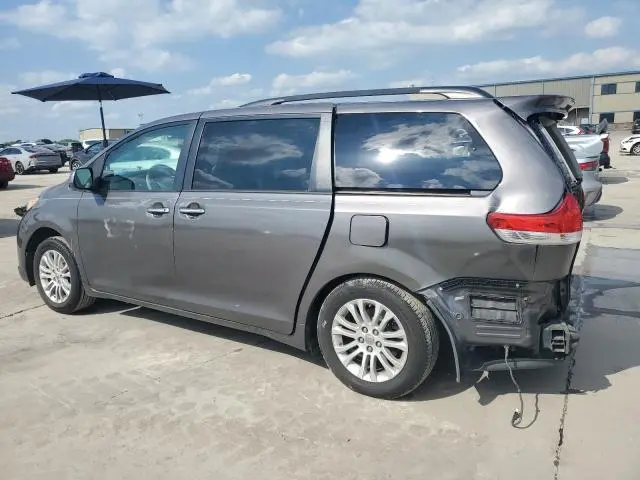 2011 TOYOTA SIENNA XLE  