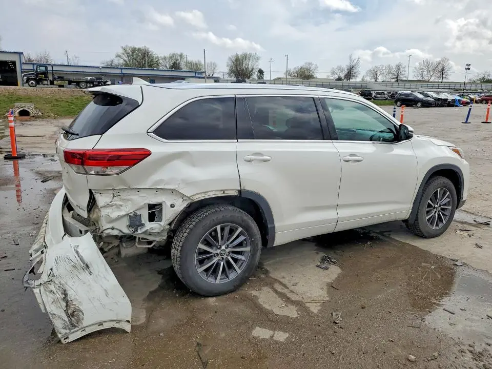 2017 TOYOTA HIGHLANDER XLE  