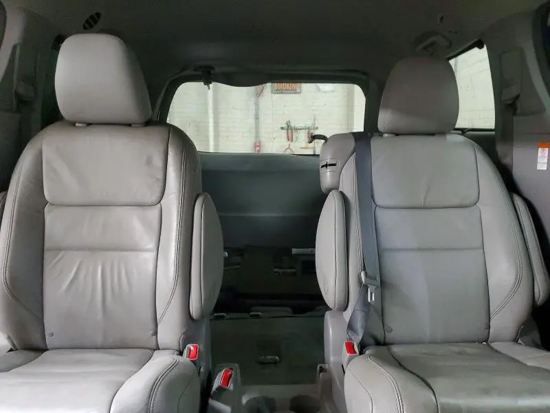 2017 TOYOTA SIENNA XLE PREMIUM 8-PASSENGER  
