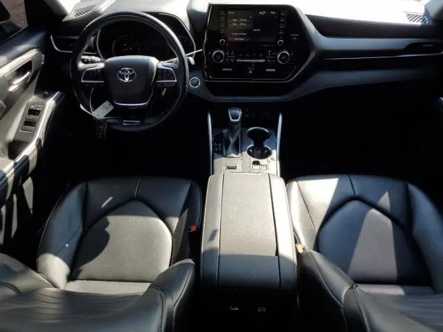 2021 TOYOTA HIGHLANDER XLE  