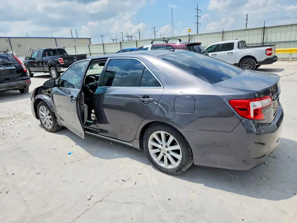 2012 TOYOTA CAMRY XLE  