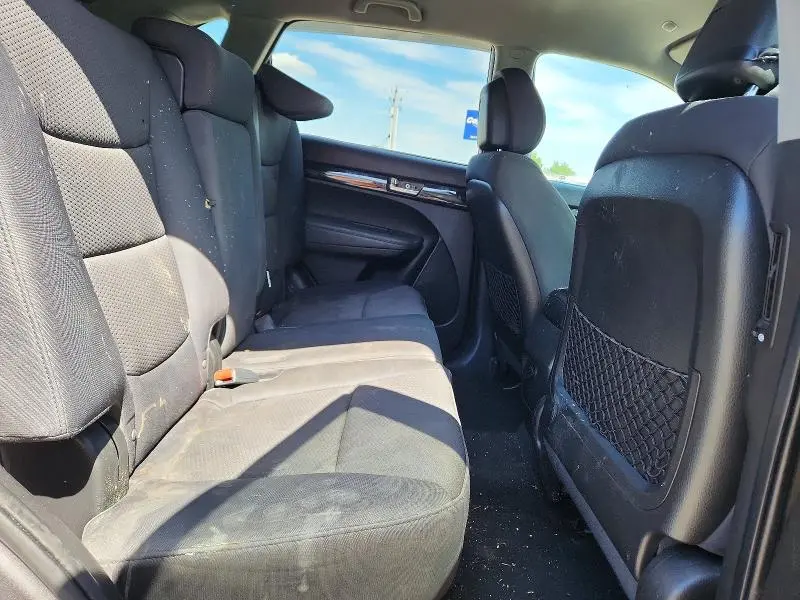 2011 KIA SORENTO LX  