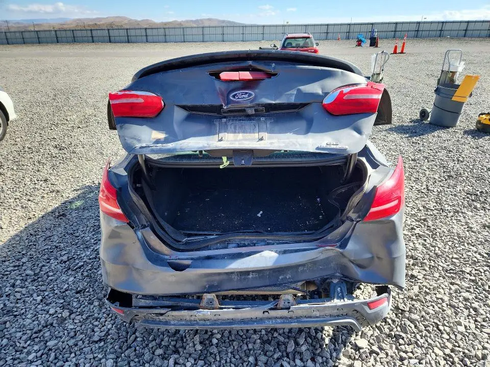 2015 FORD FOCUS SE  