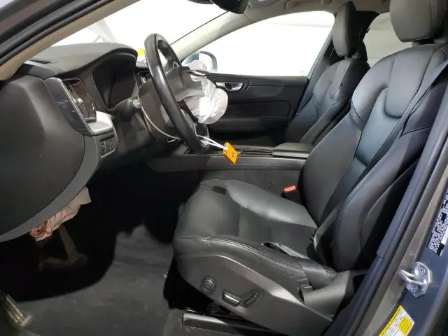 2021 VOLVO XC60 T5 MOMENTUM  