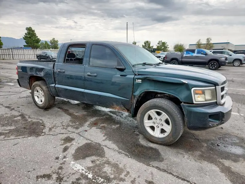 2011 DODGE DAKOTA SLT  