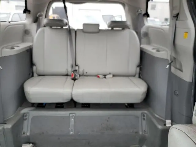 2011 TOYOTA SIENNA XLE  