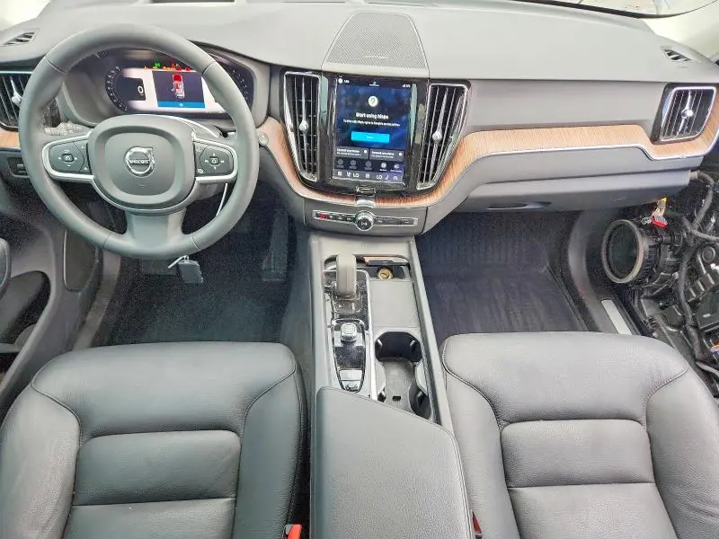 2022 VOLVO XC60 B5 MOMENTUM  