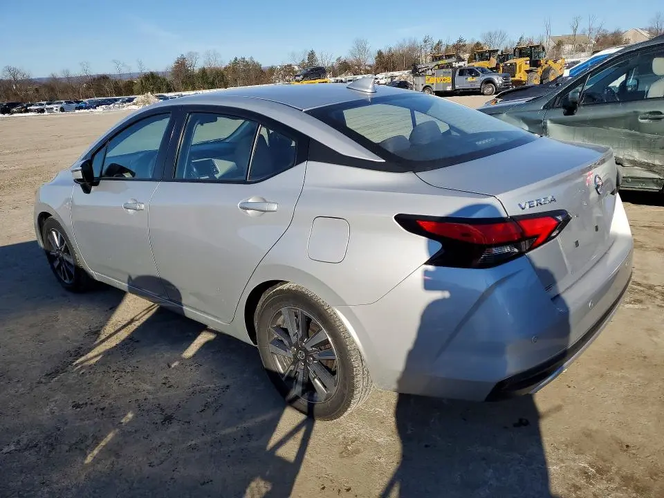 2021 NISSAN VERSA SV  
