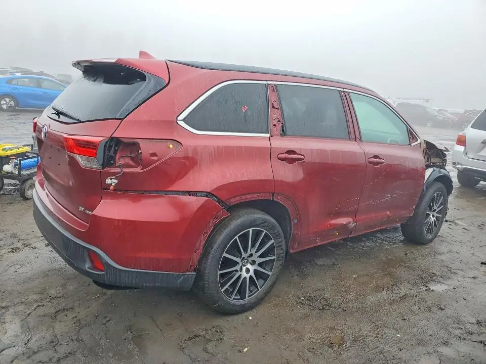 2017 TOYOTA HIGHLANDER SE  