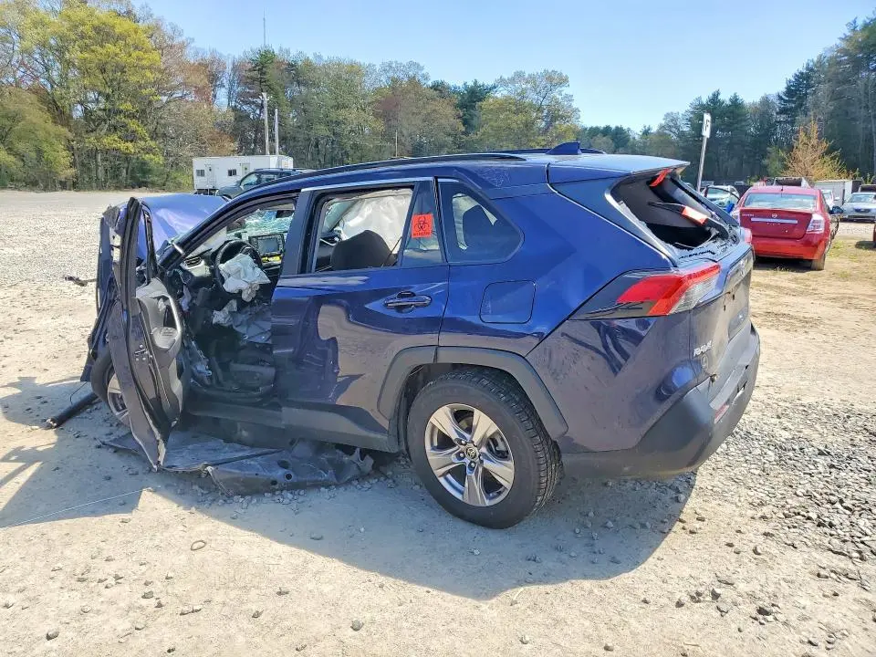 2022 TOYOTA RAV4 XLE  