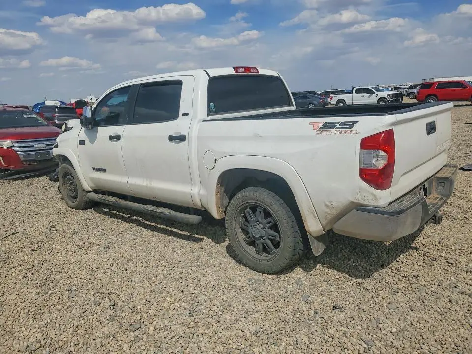 2017 TOYOTA TUNDRA CREWMAX SR5  