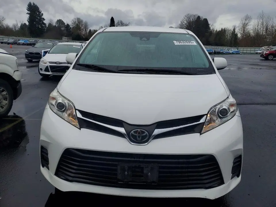 2020 TOYOTA SIENNA LE 8-PASSENGER  