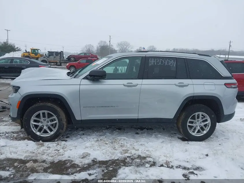 2023 JEEP GRAND CHEROKEE LAREDO X 4X4