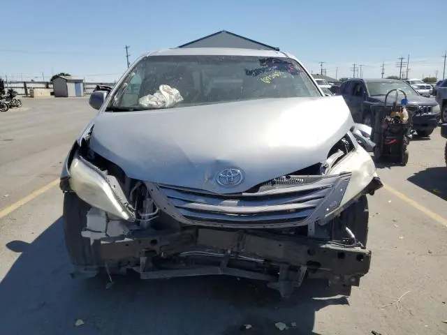 2016 TOYOTA SIENNA XLE  