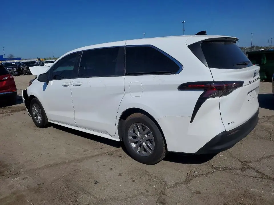 2026 TOYOTA SIENNA LE  