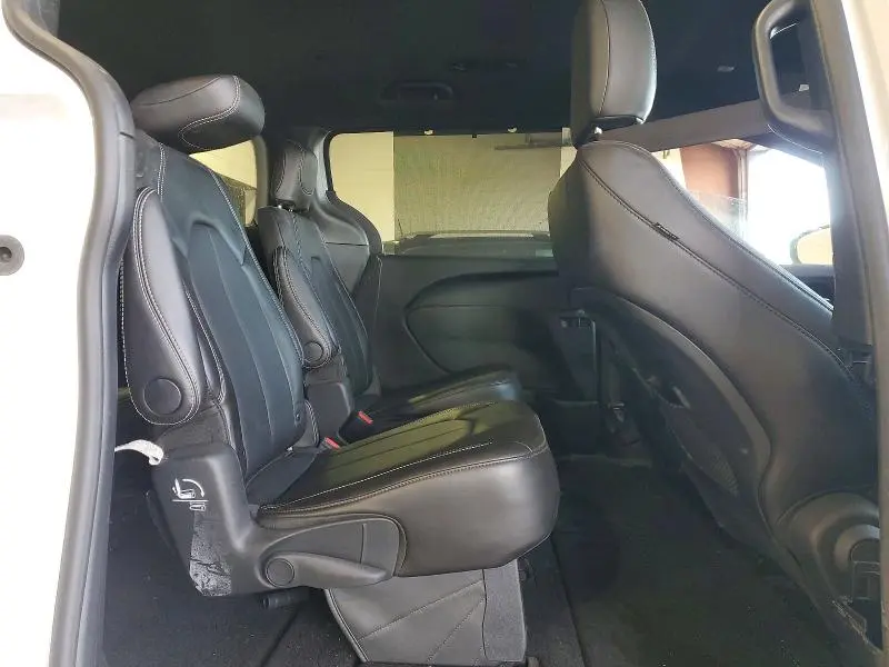 2025 CHRYSLER VOYAGER LX  