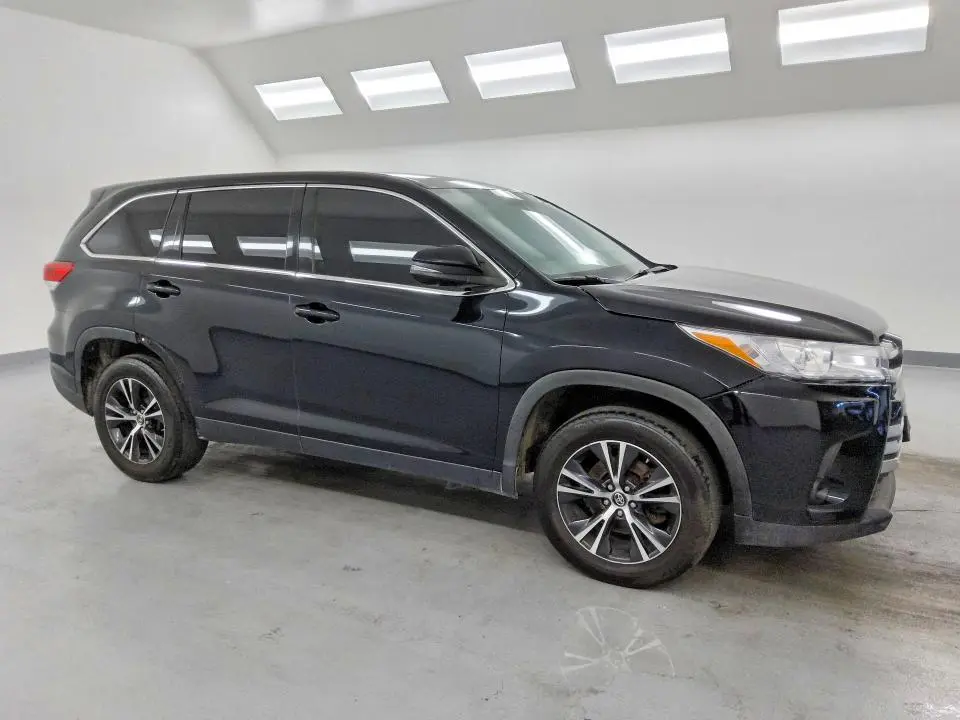 2019 TOYOTA HIGHLANDER LE  