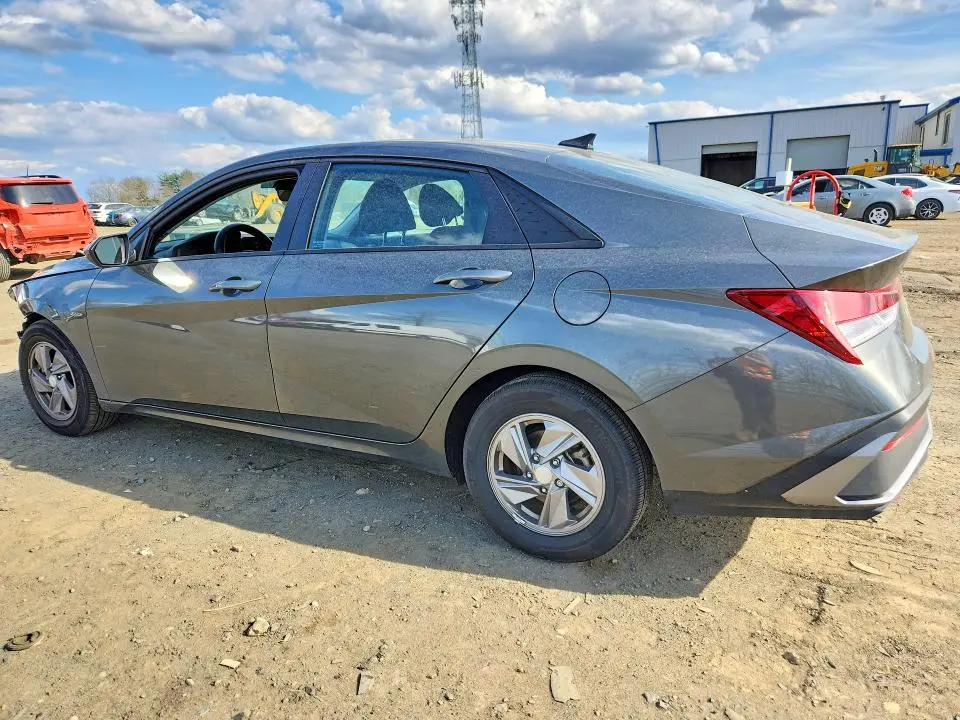 2025 HYUNDAI ELANTRA SE   