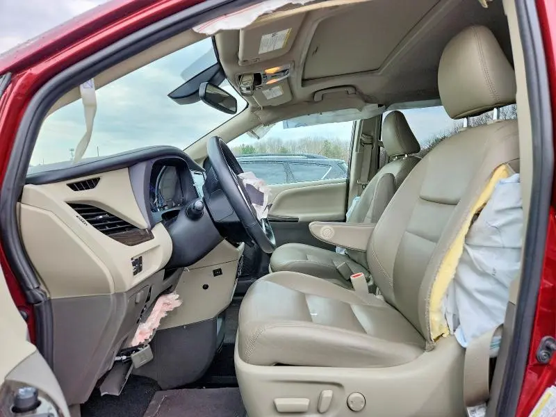 2020 TOYOTA SIENNA XLE 8-PASSENGER  