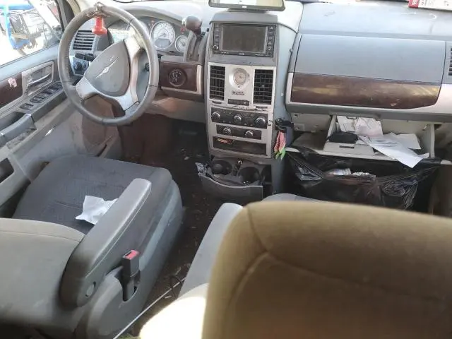 2010 CHRYSLER TOWN & COUNTRY TOURING  