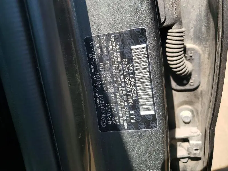 2024 HYUNDAI ELANTRA SE  